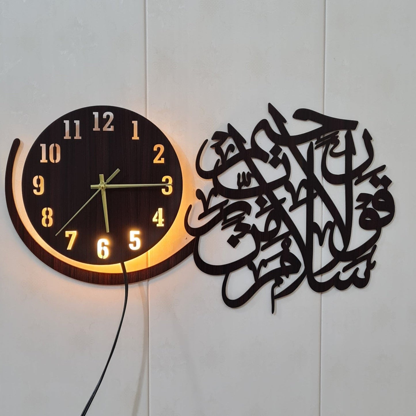 Salaamun Kaulaan Wall clock